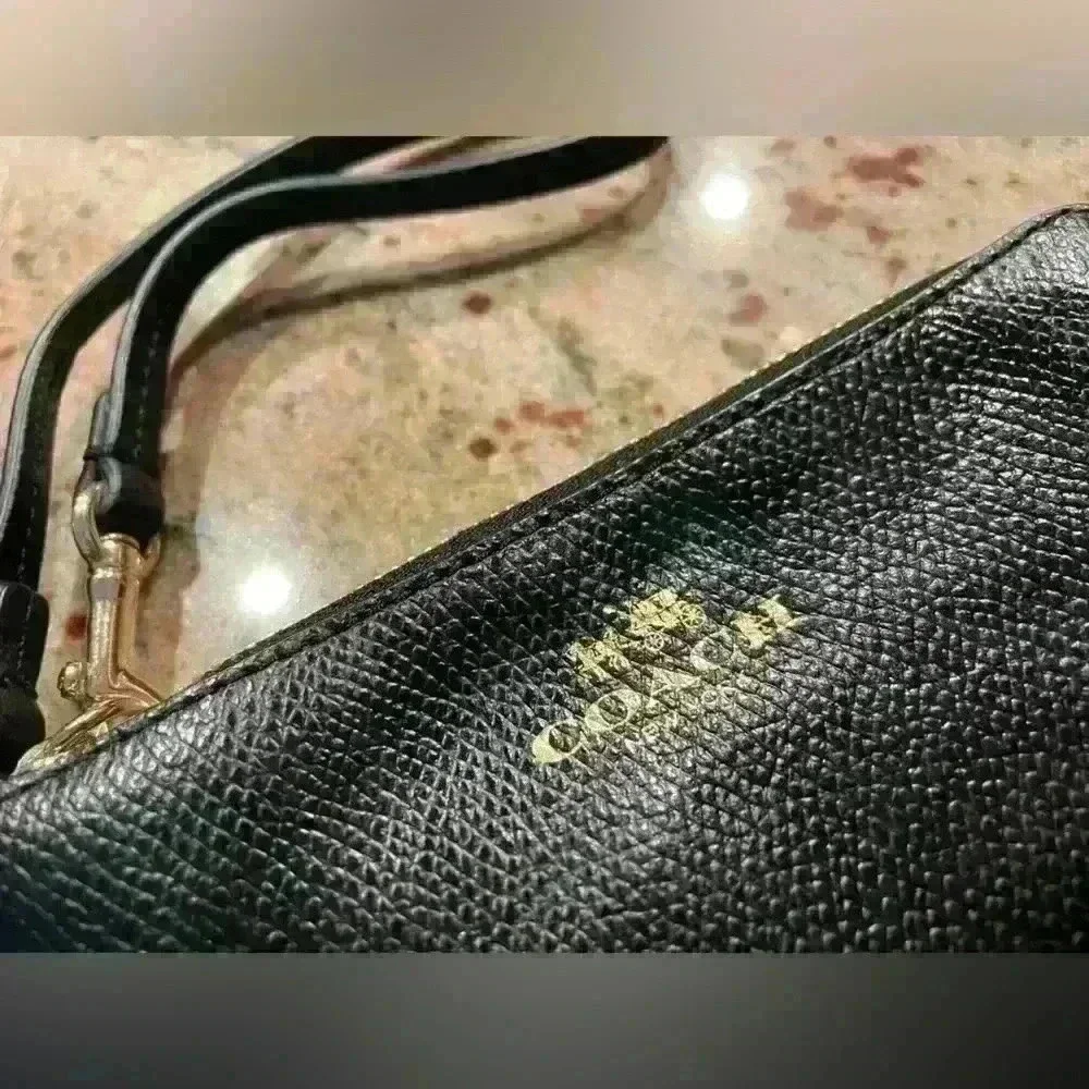 Coach Corner Zip Wristlet Wallet Pebbled Black Leather NEW WITH TAGS